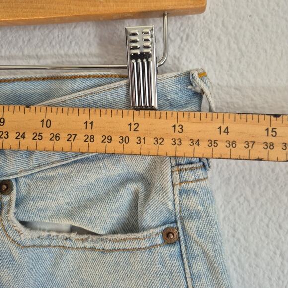 Levi's Jeans Women 25 Light Blue Distressed Button Fly Tapered Pants 100% Cotton - Picture 3 of 16
